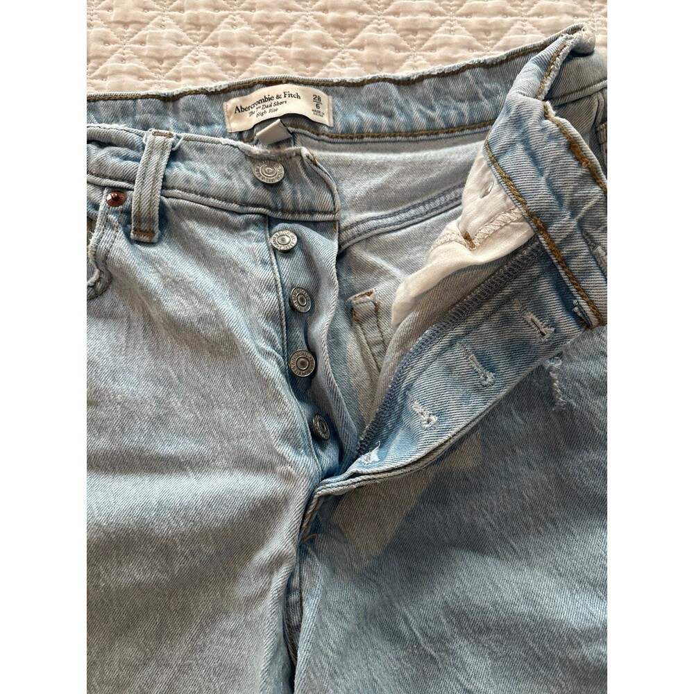 Abercrombie & Fitch Curve Love Light Wash Denim High Rise the 7” Dad Shorts - Picture 3 of 4